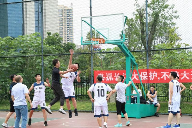 公司與長(zhǎng)江生態(tài)保護(hù)集團(tuán)進(jìn)行籃球友誼賽
