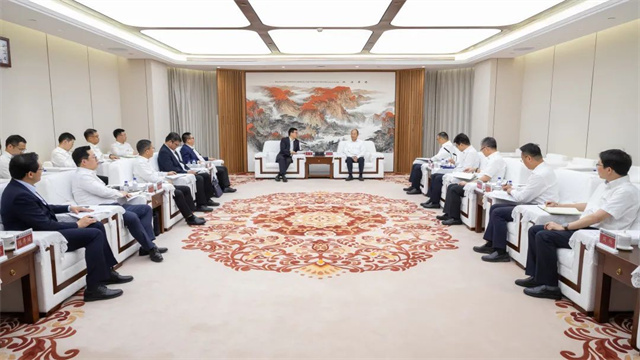 莫鼎革會見上海電氣集團黨委書記、董事長吳磊