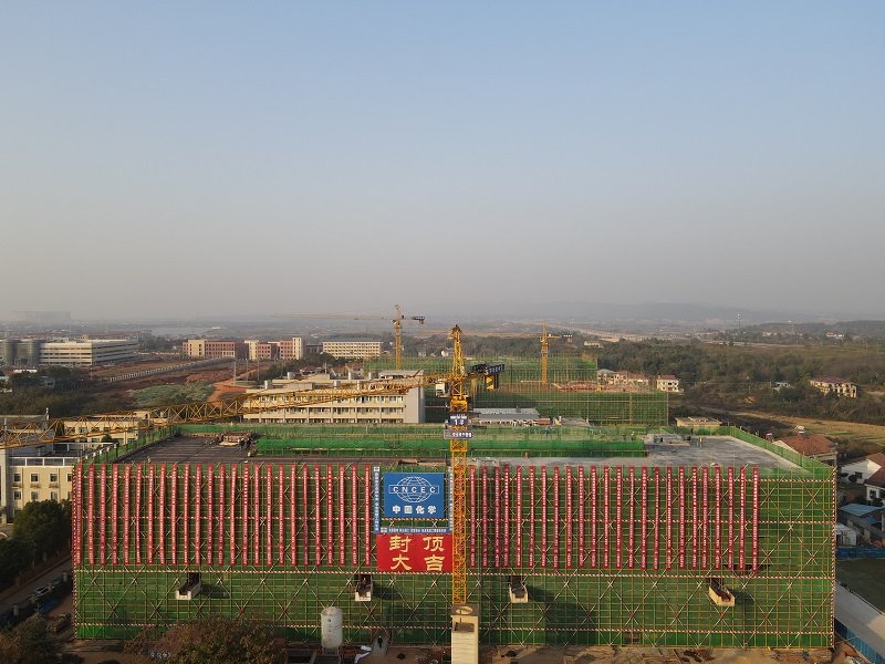 市政公司岳陽高新區(qū)標(biāo)準(zhǔn)化廠房(二期)項(xiàng)目單體封頂