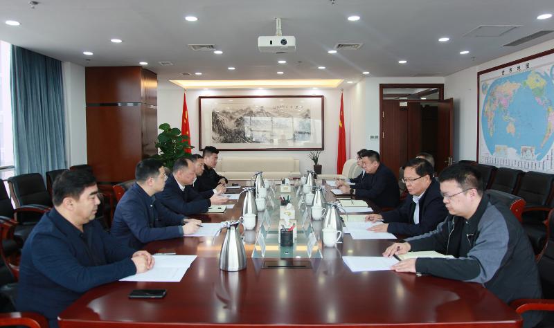 周鴻在新疆開展系列商務(wù)活動